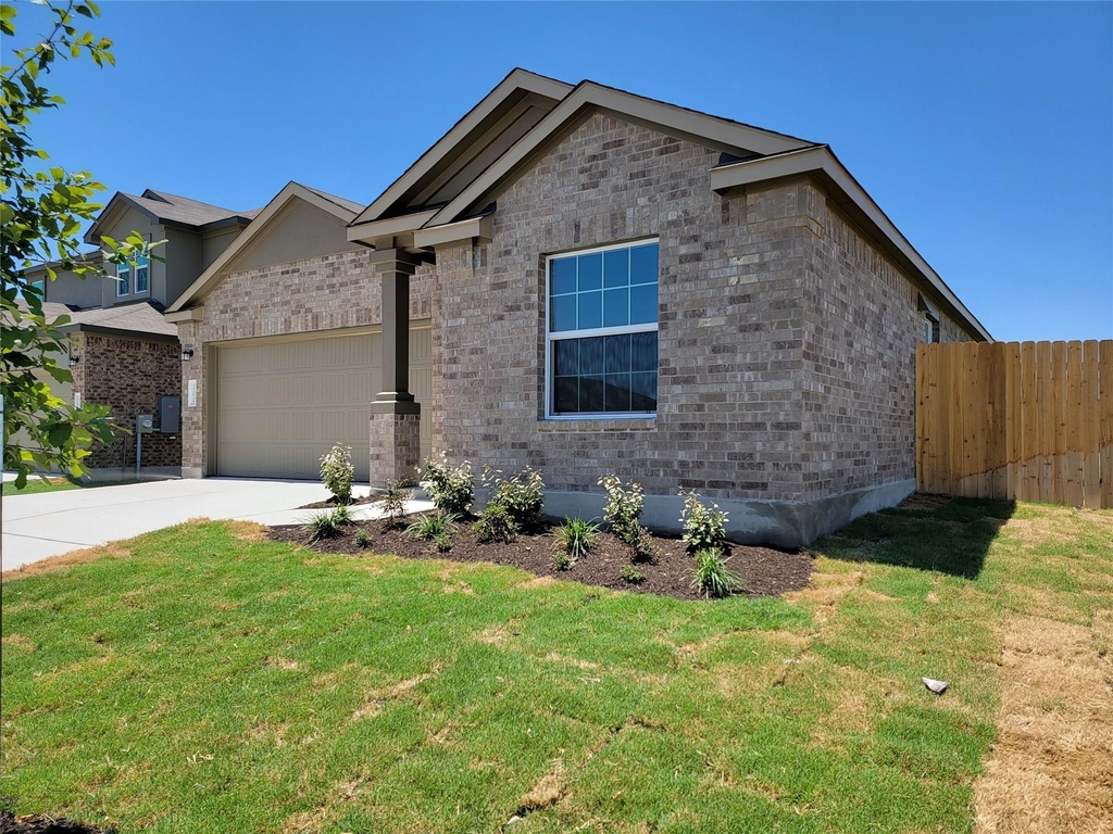 100 Montego St - Photo 1