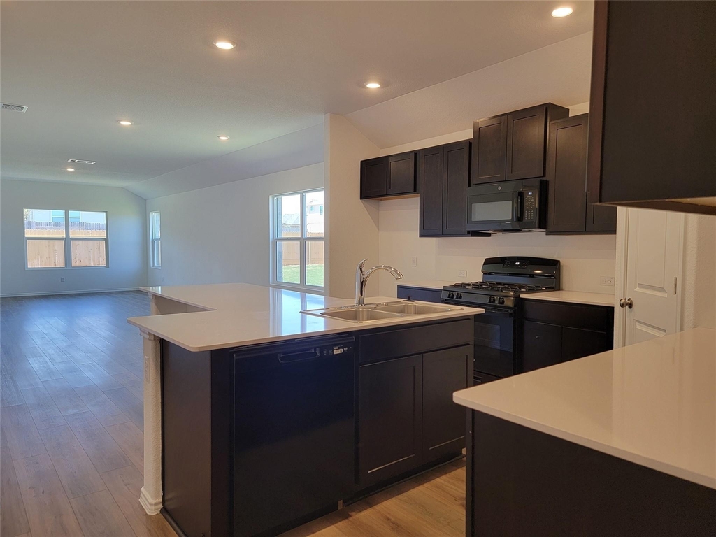 100 Montego St - Photo 7