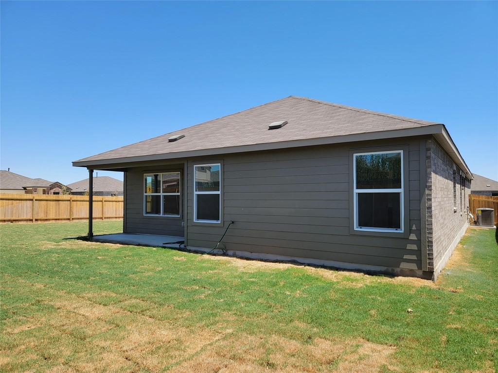 100 Montego St - Photo 26