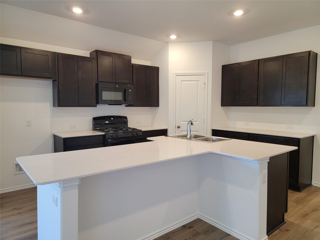 100 Montego St - Photo 8