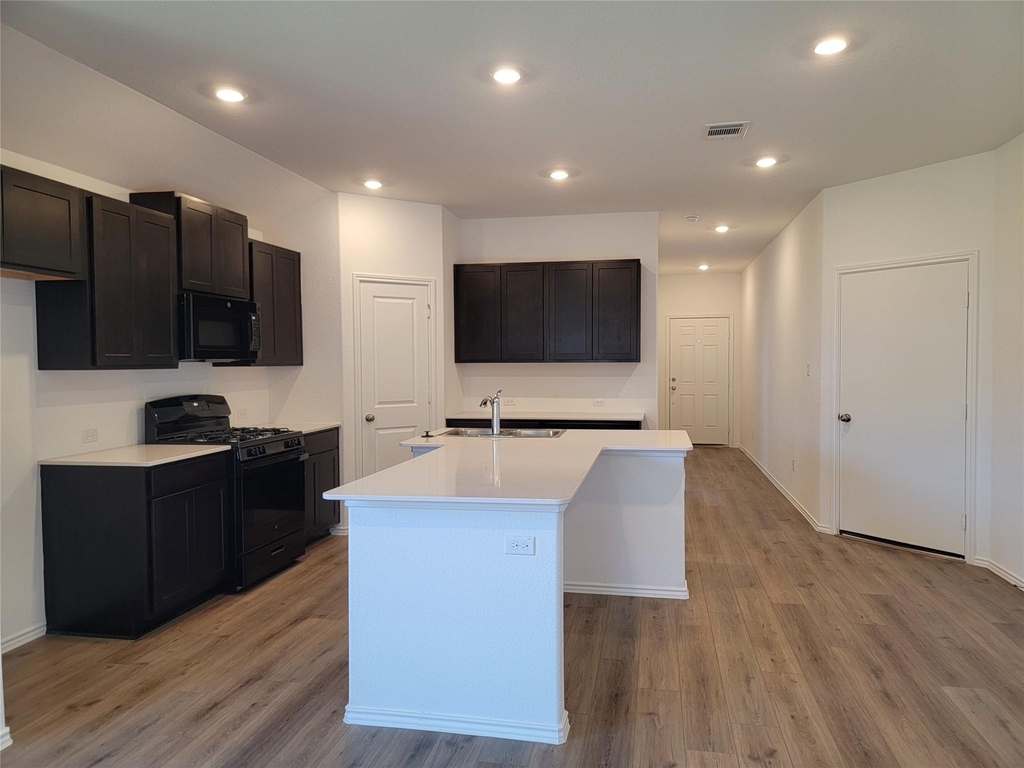 100 Montego St - Photo 9