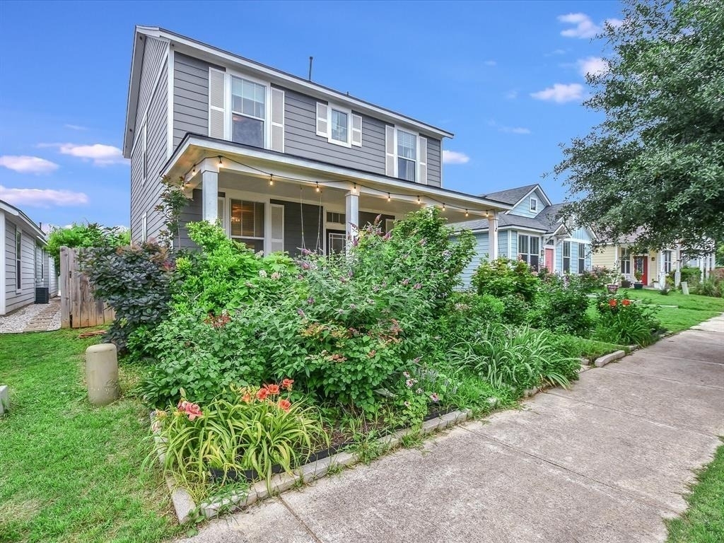 305 Trestle Tree St - Photo 0