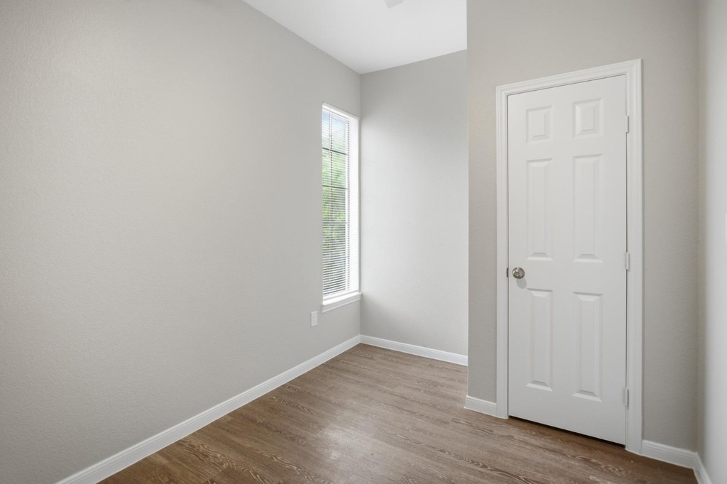 611 Carpenter Ave - Photo 12