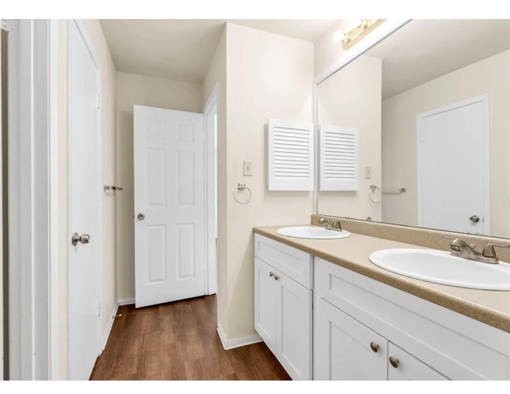 2012 West Loop - Photo 6