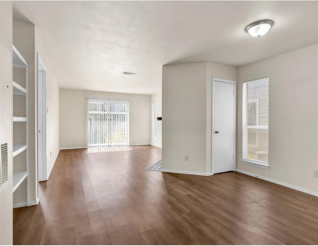2012 West Loop - Photo 3