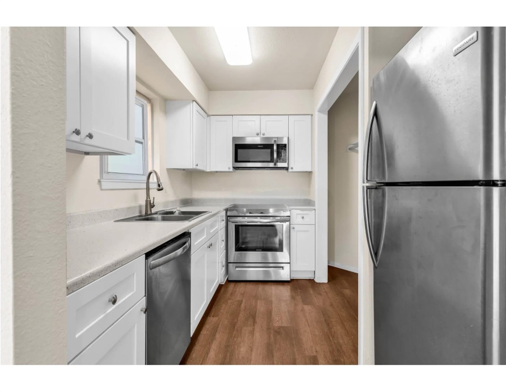 2012 West Loop - Photo 4