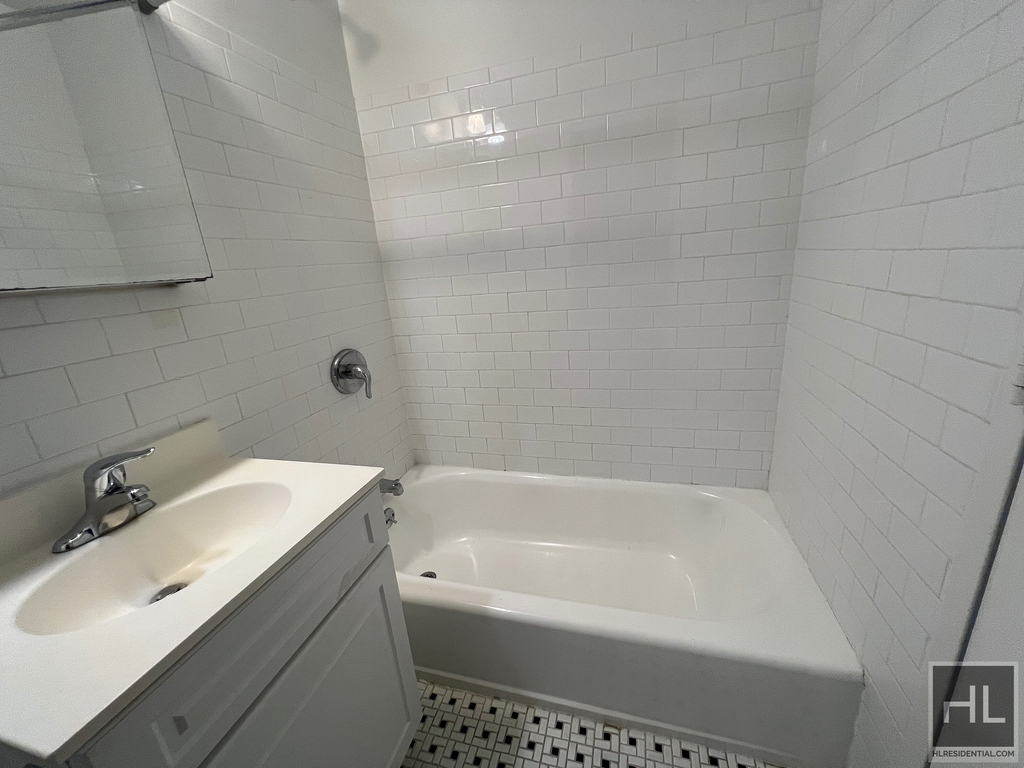 East 80 Street - Photo 4