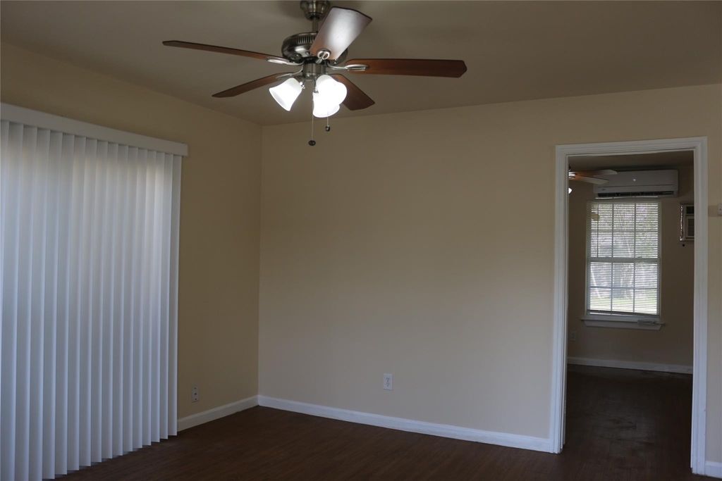 1705 Walnut St - Photo 2