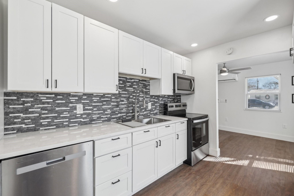 304 Harris St - Photo 15