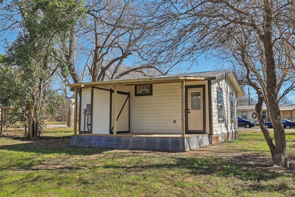 304 Harris St - Photo 3