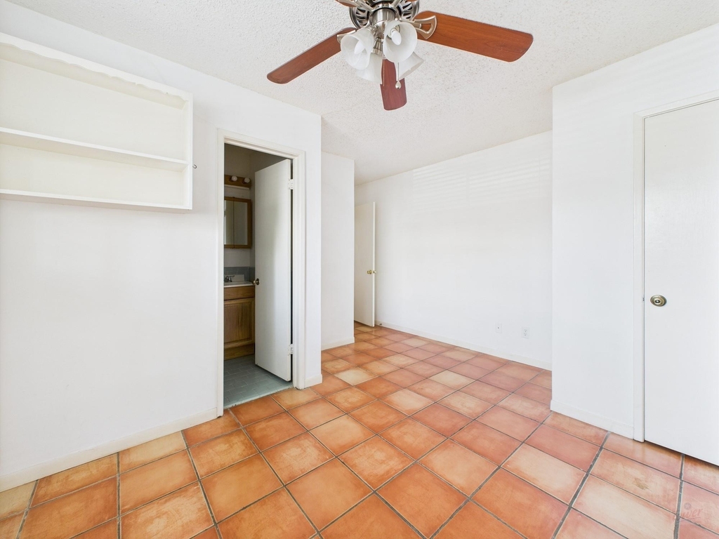 803 W 28th St - Photo 8
