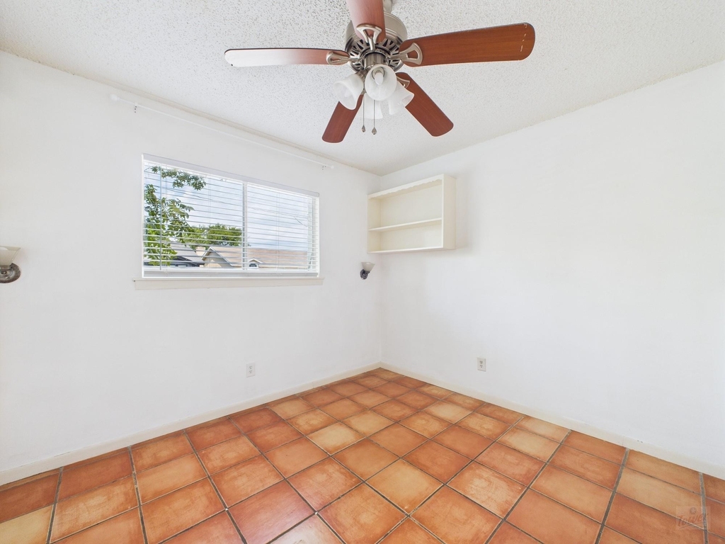 803 W 28th St - Photo 9