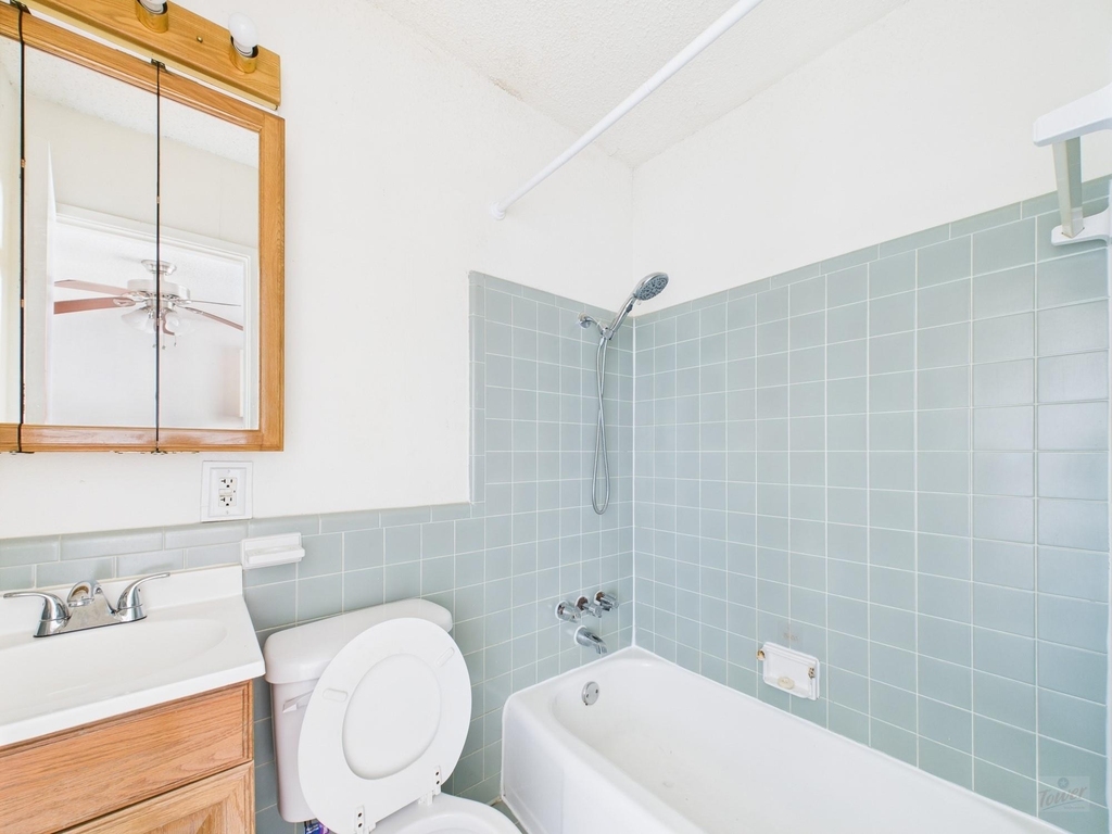803 W 28th St - Photo 1