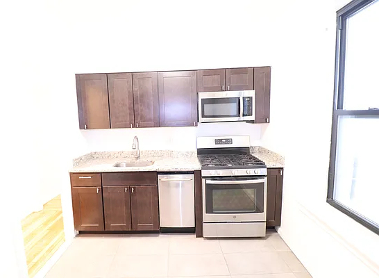37-33 College Point Blvd - Photo 7
