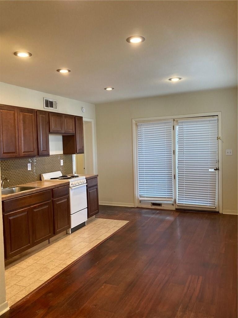 2703 Swisher St - Photo 1
