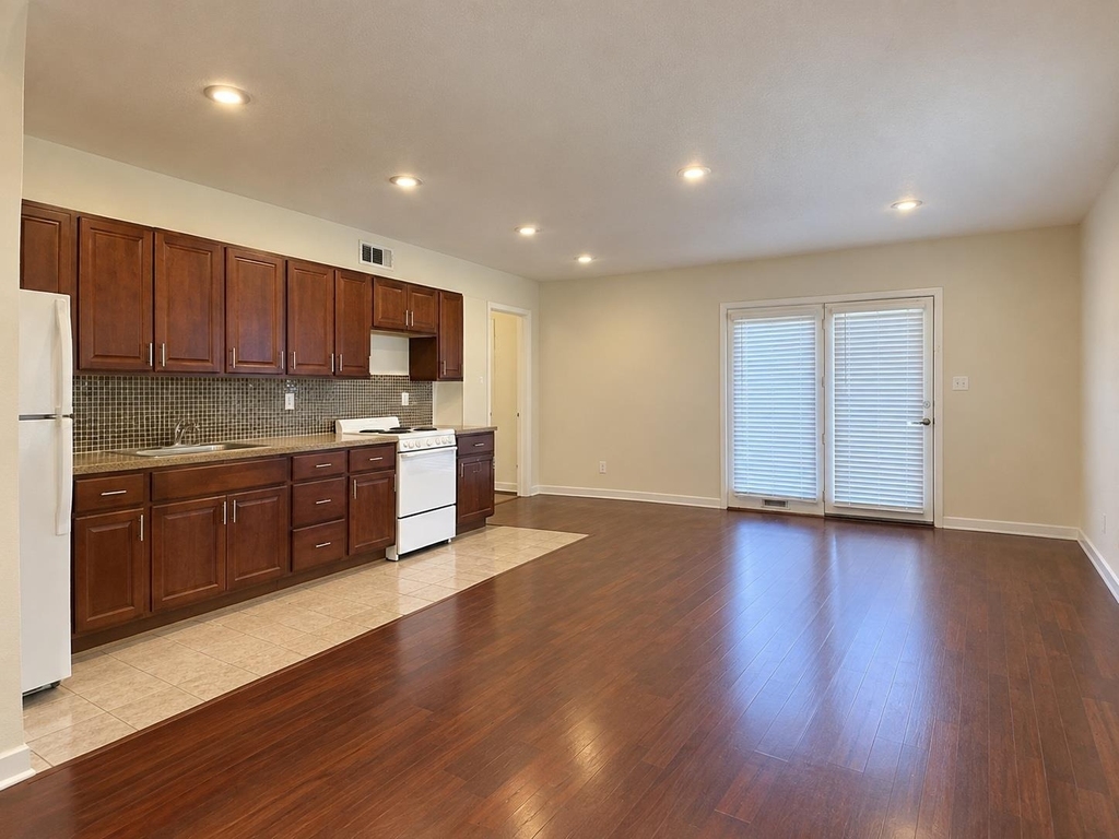 2703 Swisher St - Photo 1