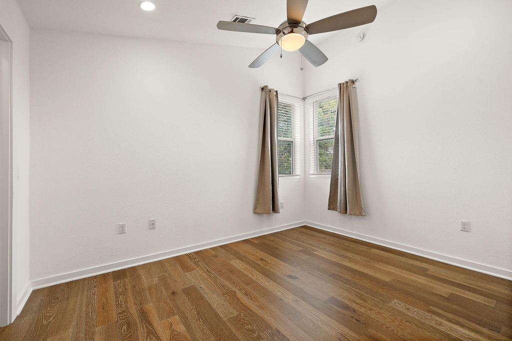 6404 Porter St - Photo 11