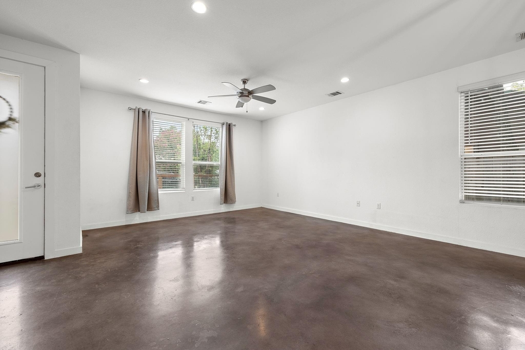 6404 Porter St - Photo 2