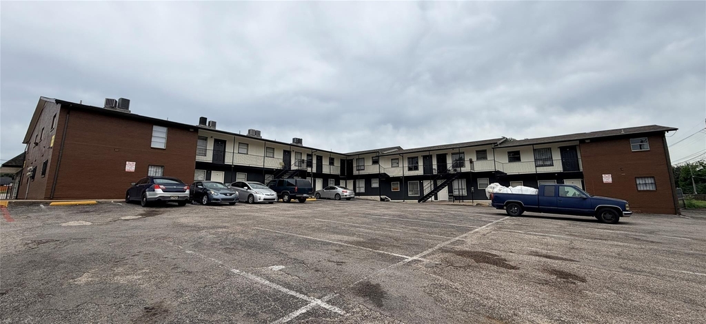 420 N Gilmer St - Photo 1