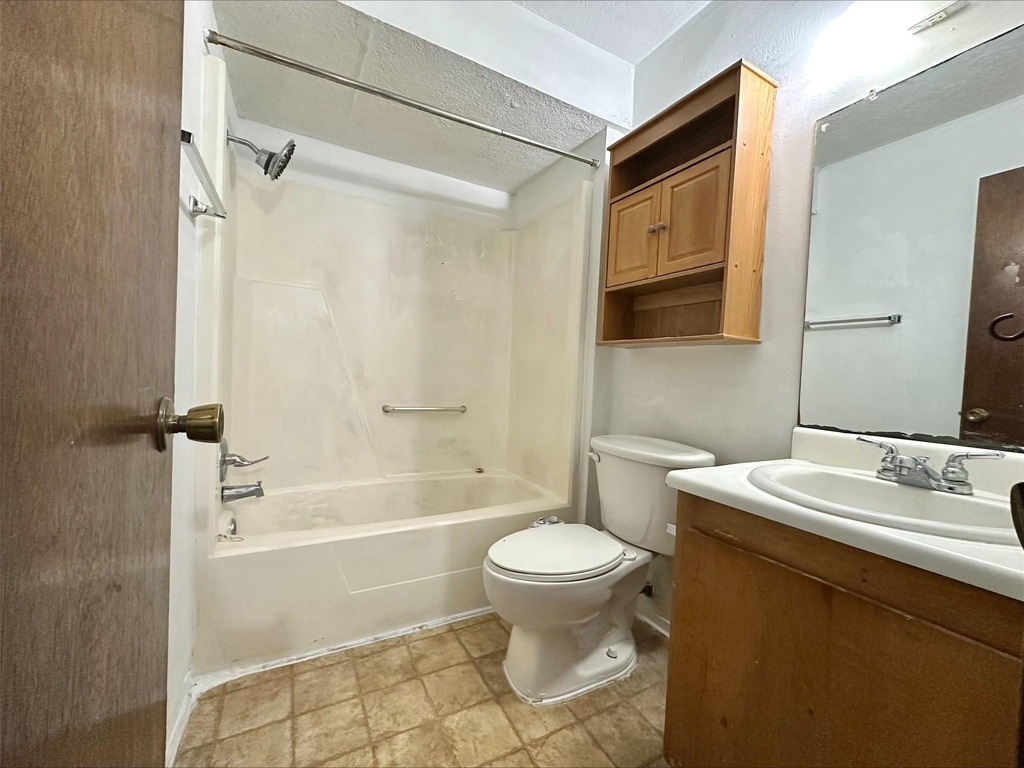 302 Calhoun Dr - Photo 4