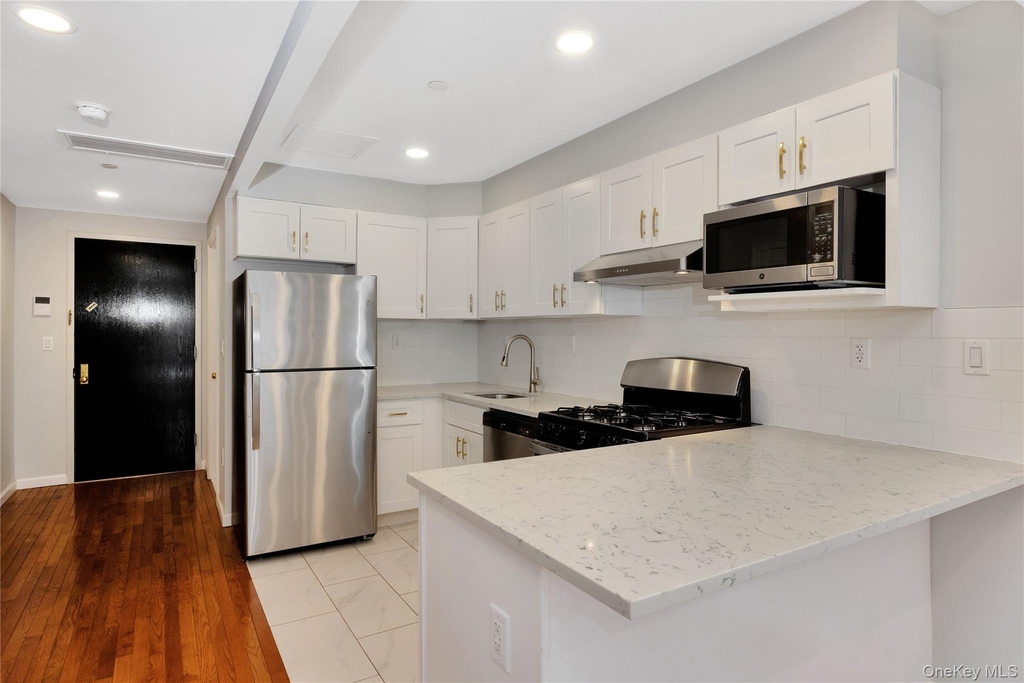 89th Avenue - Photo 2