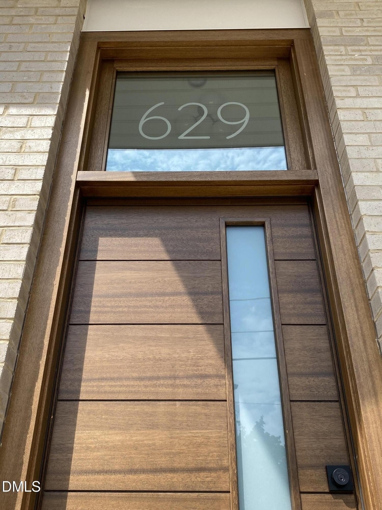 629 N Queen Street - Photo 2