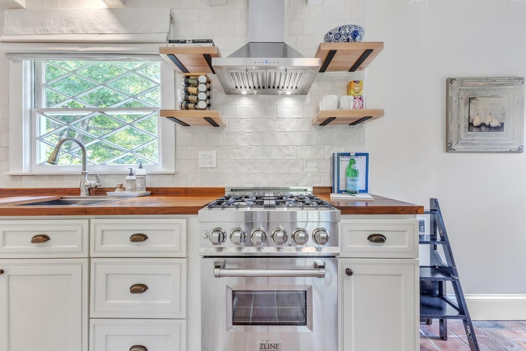 225 E Corbin Street - Photo 8