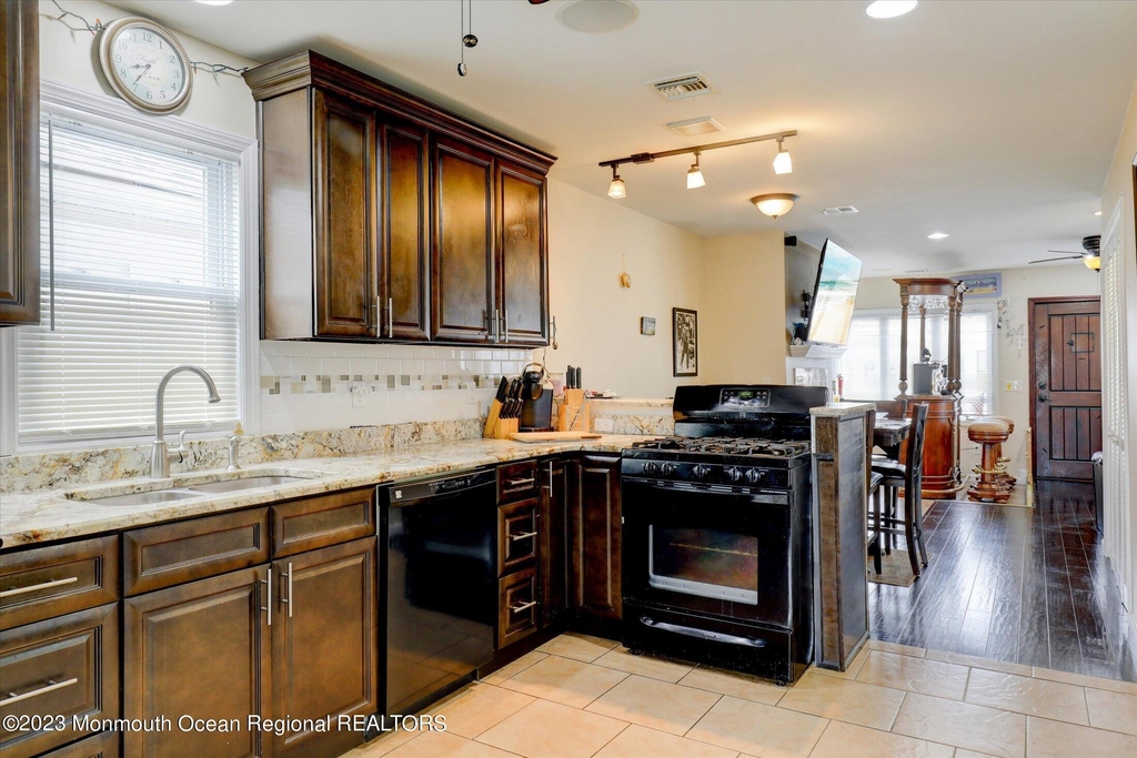 120a Randall Avenue - Photo 15