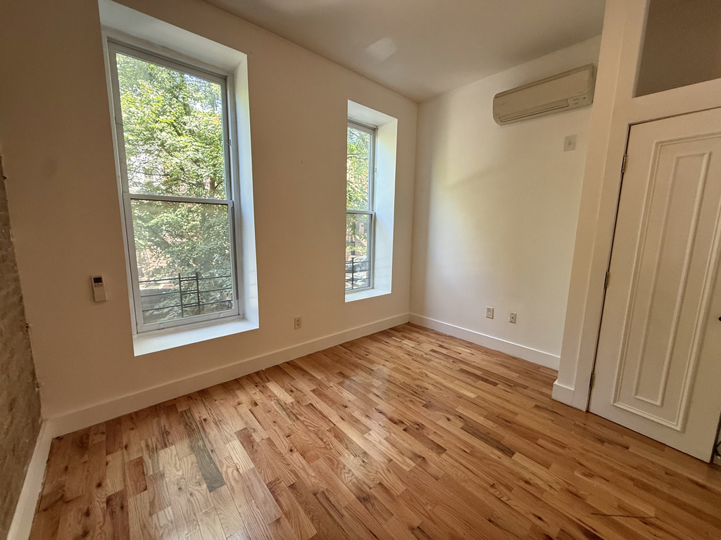70 Halsey Street - Photo 5