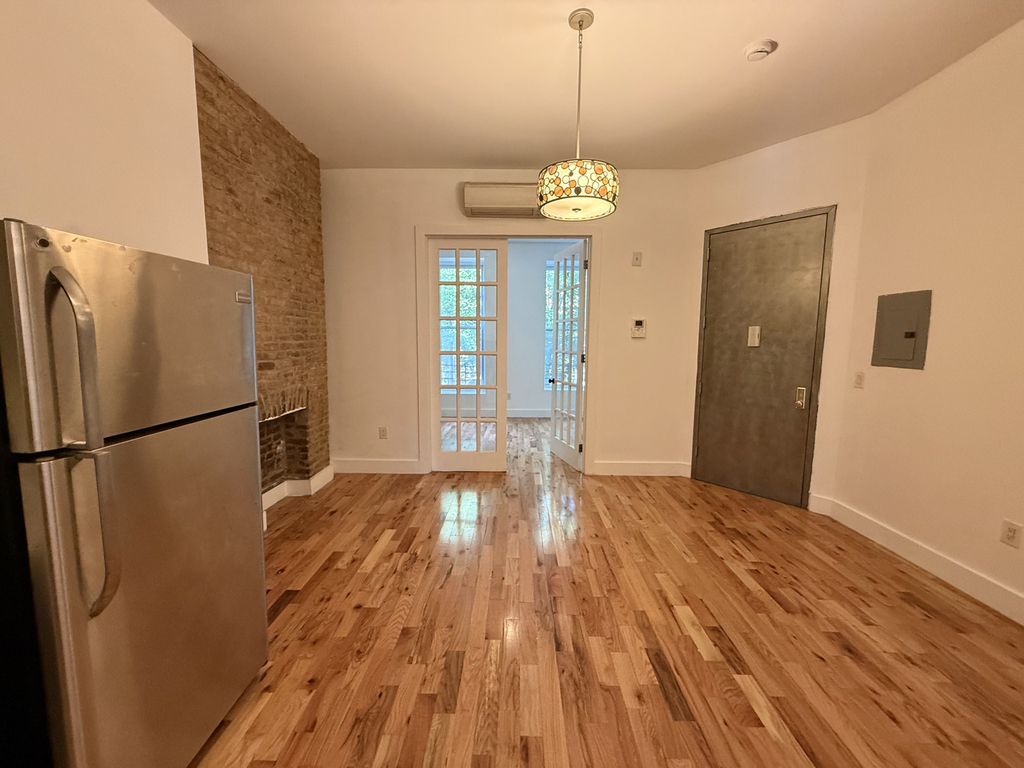 70 Halsey Street - Photo 4