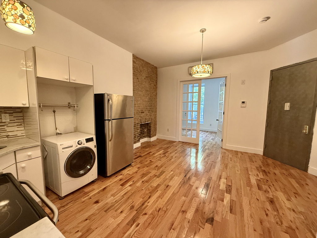 70 Halsey Street - Photo 3