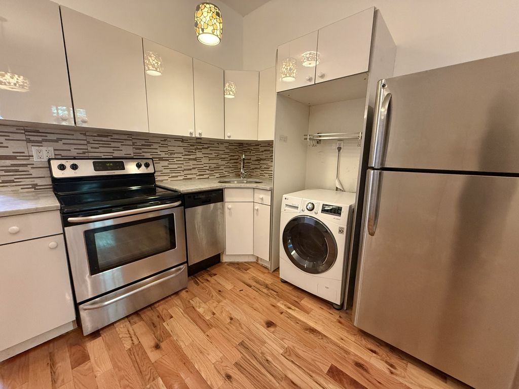 70 Halsey Street - Photo 2