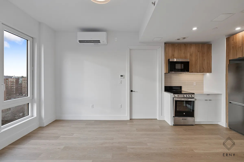 80 linden blvd - Photo 3