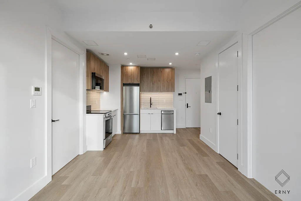 80 linden blvd - Photo 1