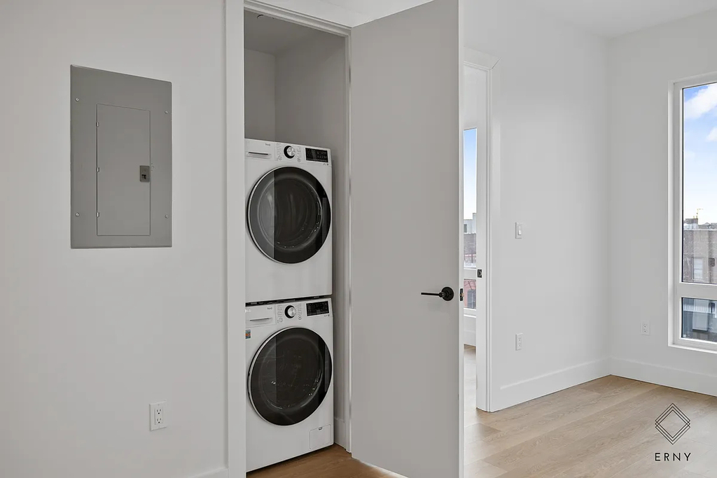 80 linden blvd - Photo 9