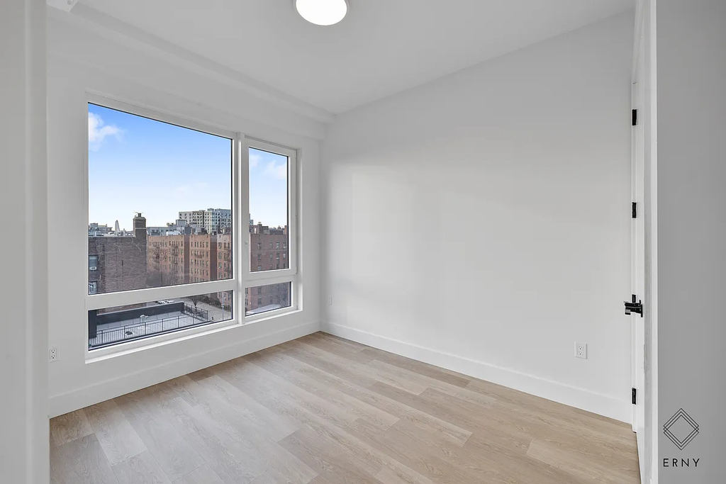 80 linden blvd - Photo 5