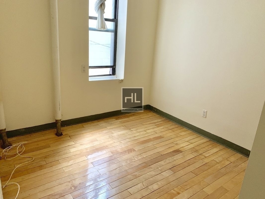 East 14th Street - Photo 3