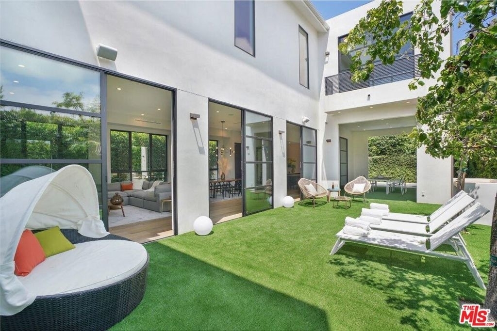 346 N Kings Road - Photo 16