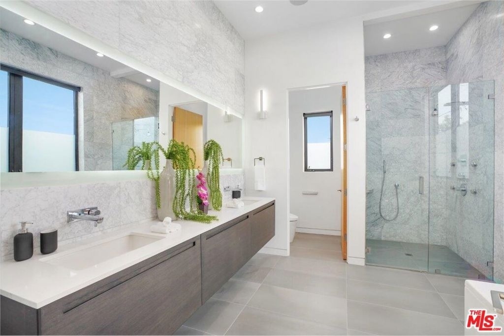 346 N Kings Road - Photo 29