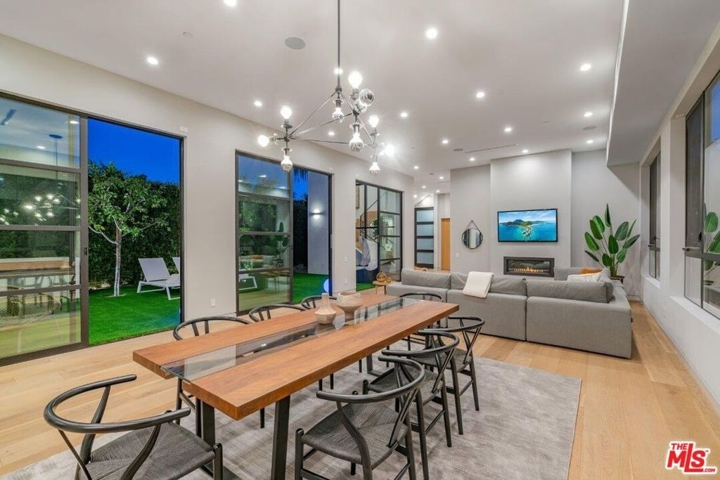 346 N Kings Road - Photo 3