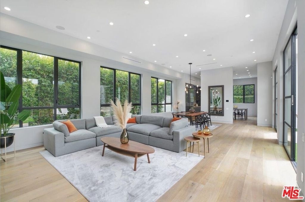 346 N Kings Road - Photo 7