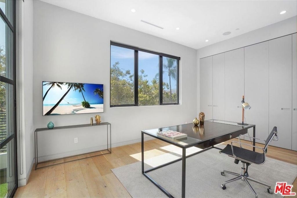 346 N Kings Road - Photo 22