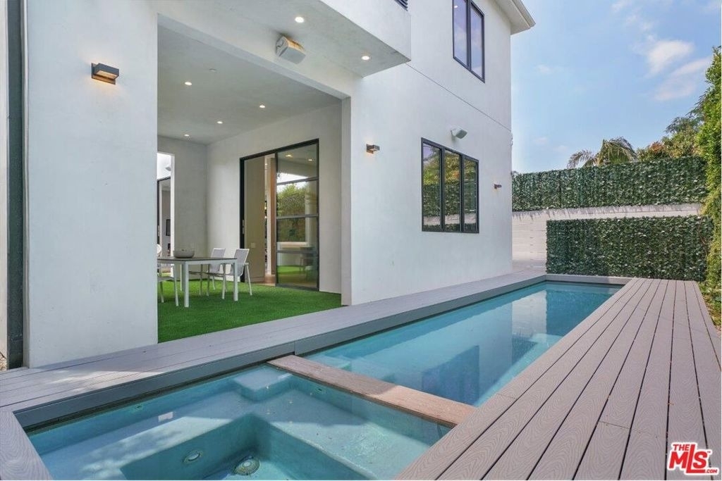 346 N Kings Road - Photo 14