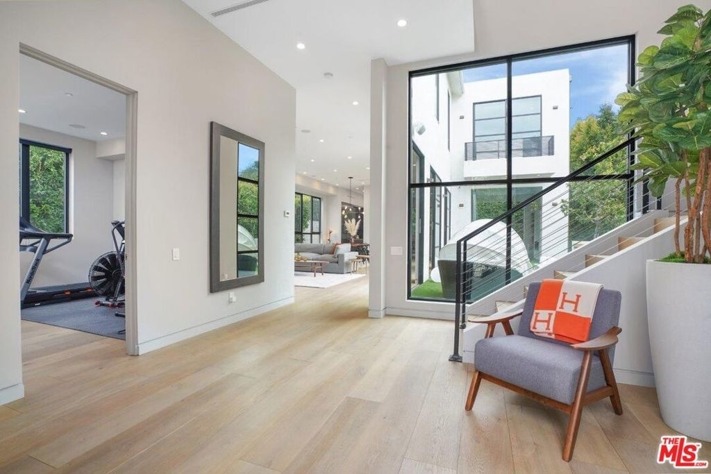 346 N Kings Road - Photo 5