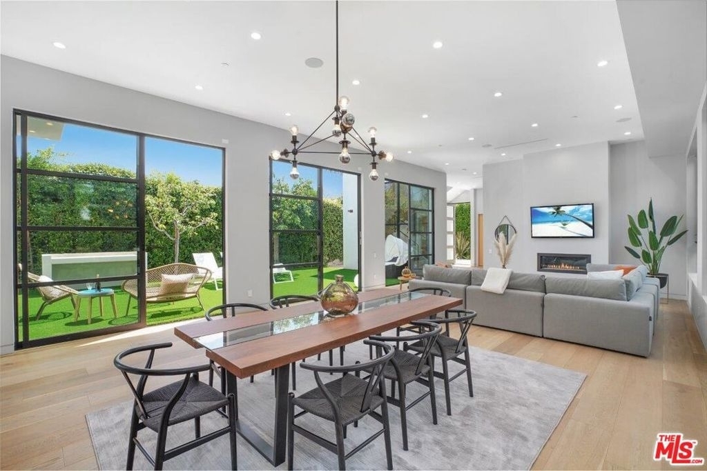 346 N Kings Road - Photo 19