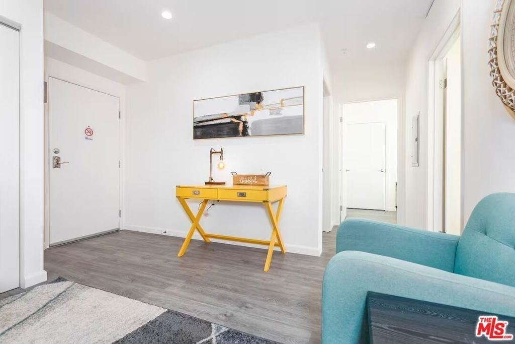 1019 S Catalina Street - Photo 2