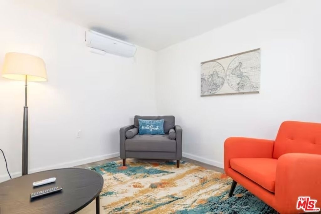1019 S Catalina Street - Photo 1