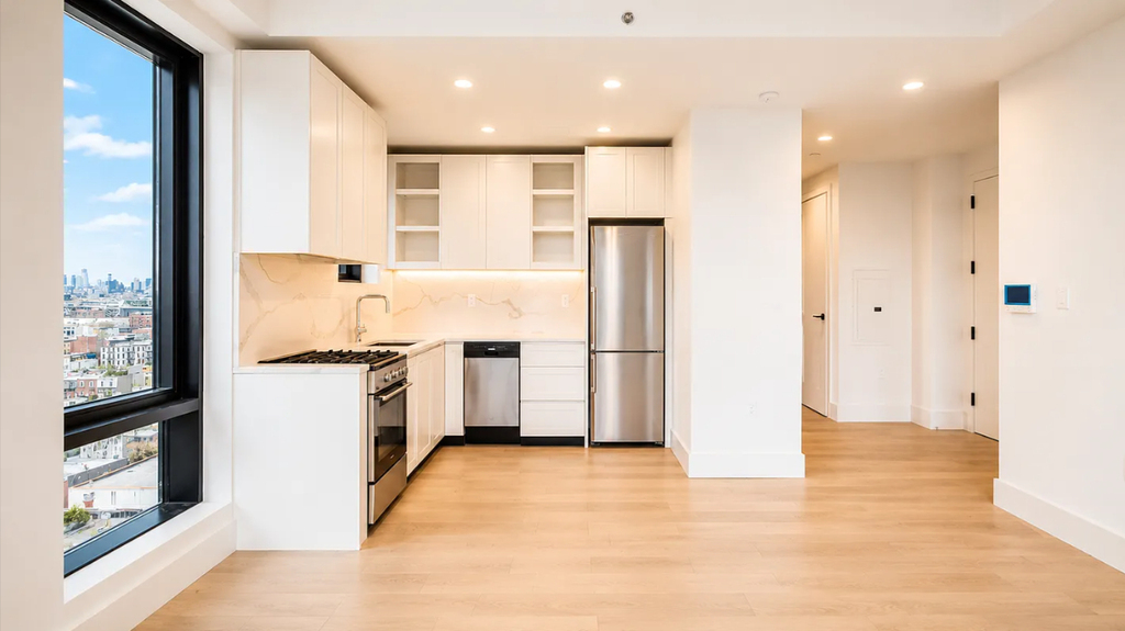 Fourth Avenue - Photo 1