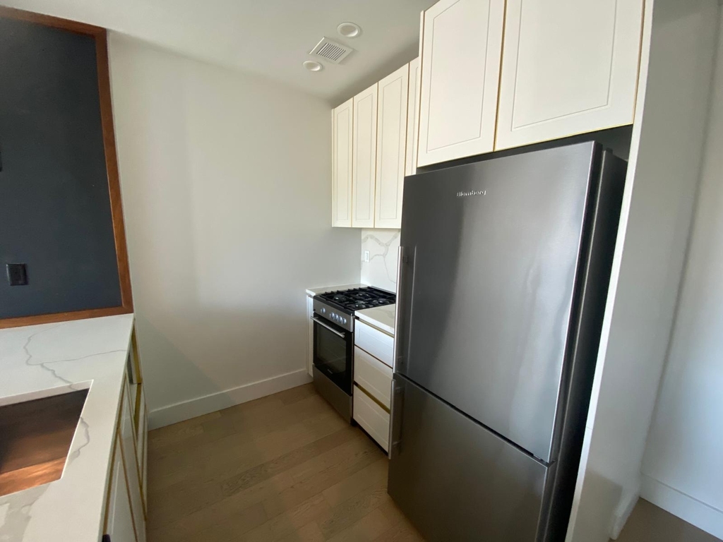 Fourth Avenue - Photo 1