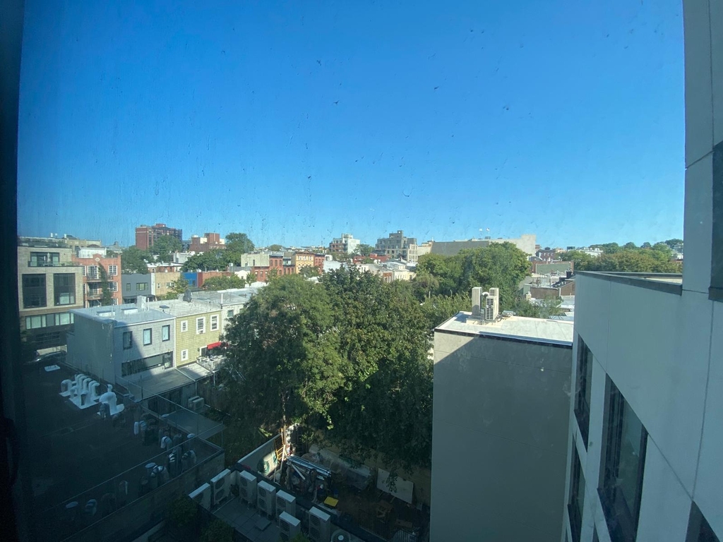 Fourth Avenue - Photo 10